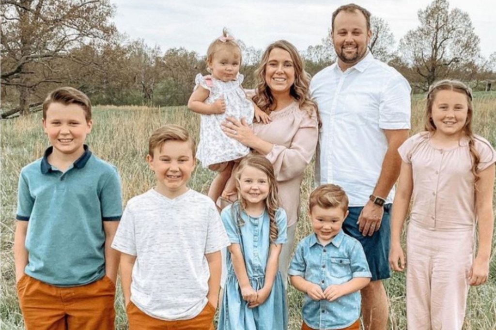 Josh Duggar with his wife Anna and seven children