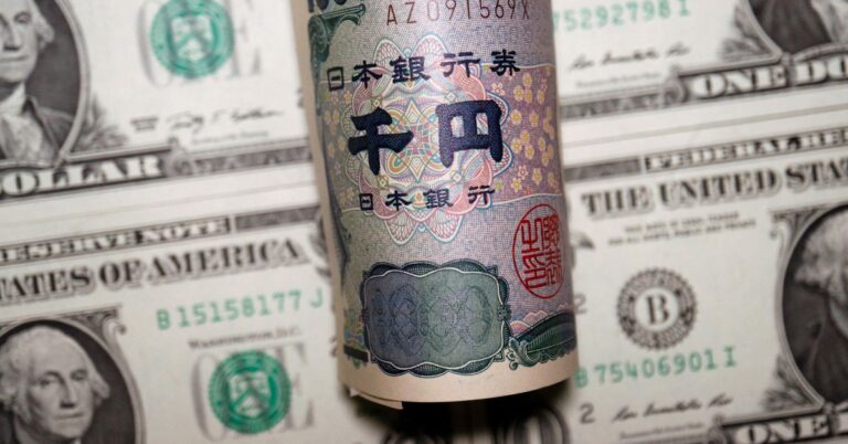 Japan intervenes in the foreign exchange market to stop the yen’s decline after the Bank of Japan kept rates very low