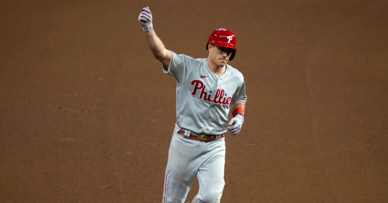 Realmuto’s Homer Gives Phillies Shocking Win in Extra Innings