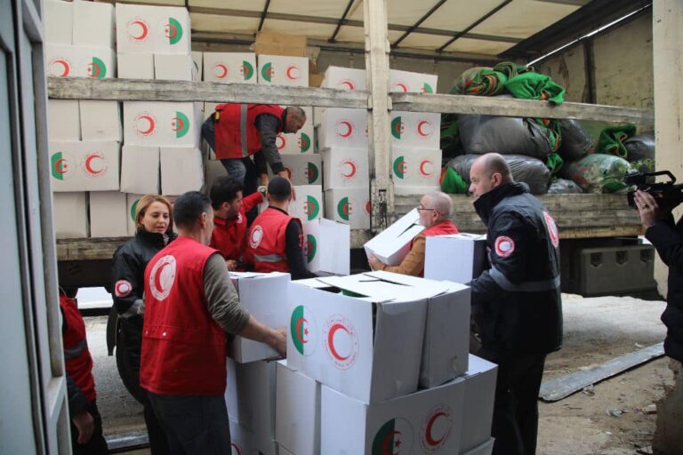 In pictures.. The Algerian Red Crescent distributes more than 50 tons of aid to the residents of the southwestern states – Al-Hiwar Al-Jazaeryia