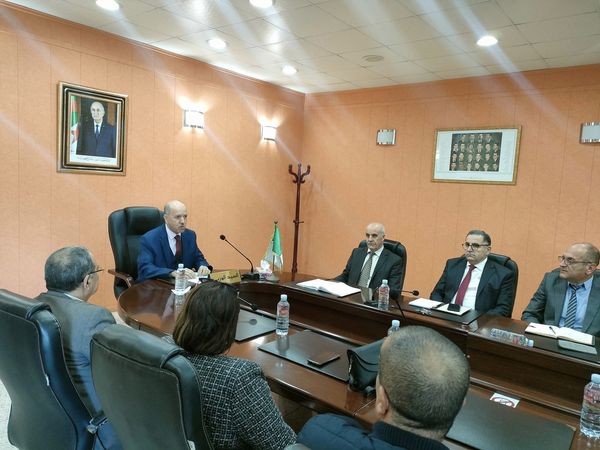 Pictures.. Saihi receives members of the Algerian Paramedical Syndicate