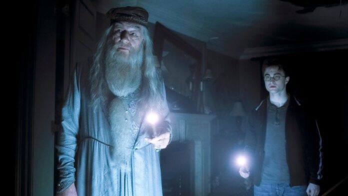  Daniel Radcliffe and other 'Harry Potter' stars remember 'the wonderful' Michael Gambon |  CNN

