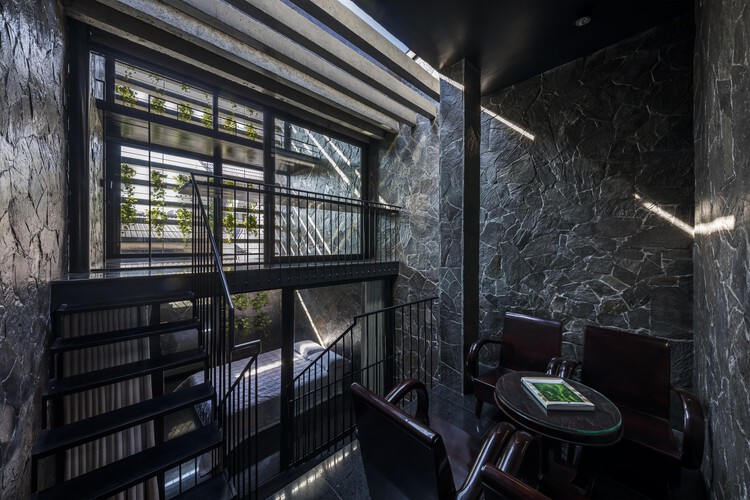 99 Home Loan Mai Thuc / Kong Sinh Architects - Interior photography, windows, railings